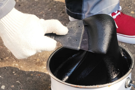 Чем отмыть битум: выбор средств и очистка с разных поверхностей