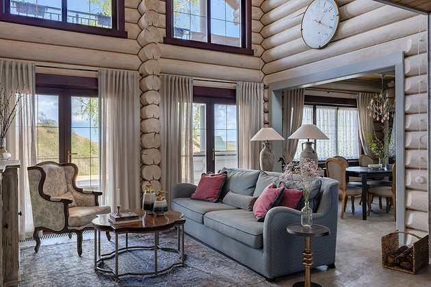 Гостиная в деревянном доме: правила оформления, подходящие стили и 52 фото