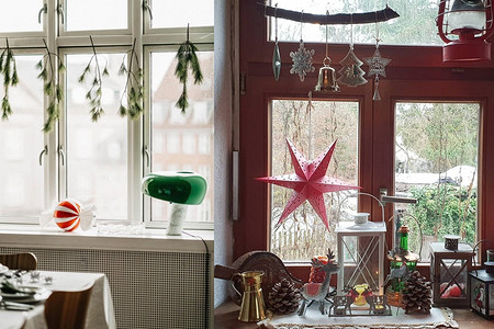 Как украсить окна на Новый год 2026: лучшие идеи и 34 вдохновляющих фото