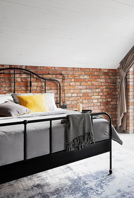 Кирпичная стена в интерьере: варианты применения, подходящие стили и 63 фото