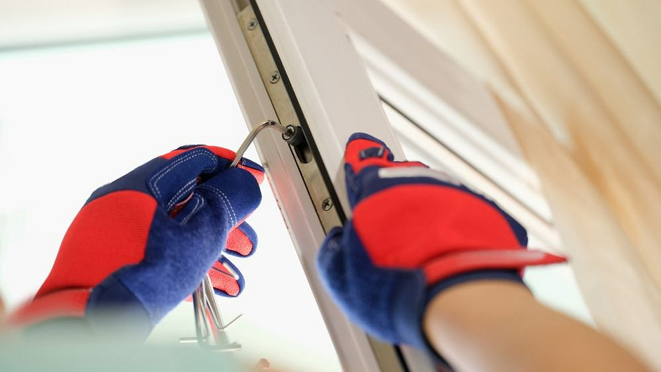 Как утеплить пластиковое окно своими руками: инструкция и полезные советы