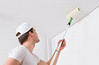 Как правильно красить потолок: пошаговая инструкция и полезные советы