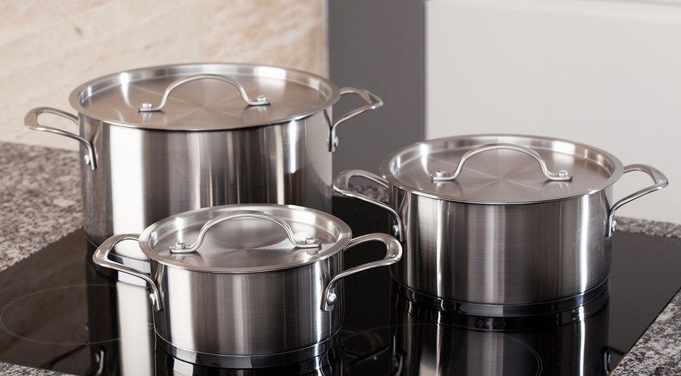 Как очистить алюминиевую кастрюлю от почернения и нагара: 9 народных средств и специальная химия