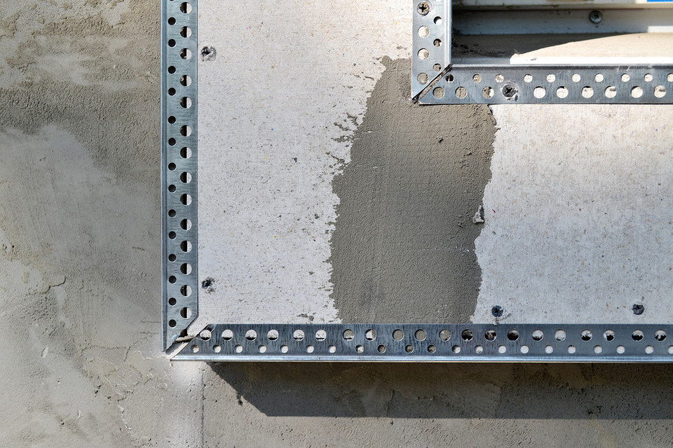 Как штукатурить откосы на окнах: пошаговая инструкция