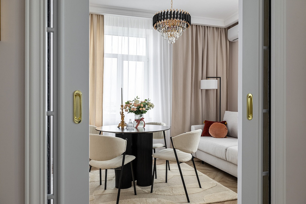 Это фантастика! Переделали двушку 50 кв. м в сталинке в центре Москвы (фото до и после вас удивят)