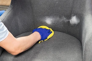 Как почистить мягкую мебель в домашних условиях: советы и рабочие способы