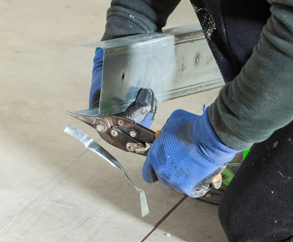 Какие ножницы по металлу выбрать: важные характеристики