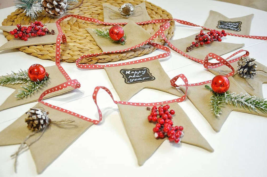 Новогодняя гирлянда своими руками: из чего и как ее сделать, идеи, фото и инструкции