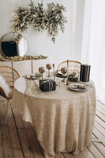 Как украсить квартиру и дом на Новый год 2026: красивые идеи и 67 фото