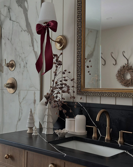 Как украсить квартиру и дом на Новый год 2026: красивые идеи и 67 фото