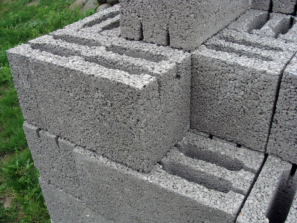 Что лучше: пеноблок или газоблок — сравниваем два популярных строительных материала