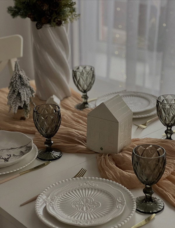 8 идей для украшения праздничного стола, которые легко повторить