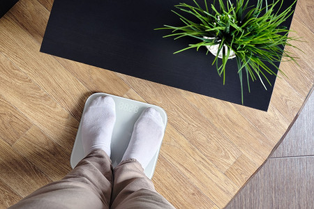 Как пользоваться электронными весами: настроить, проверить точность и подключить к смартфону