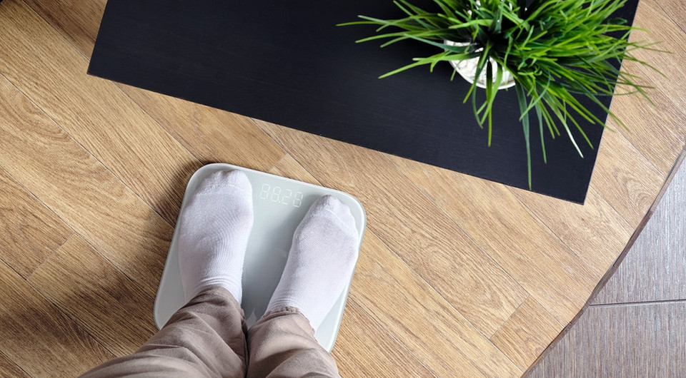 Как пользоваться электронными весами: настроить, проверить точность и подключить к смартфону