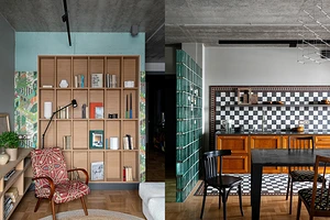 «Голый» гипсокартон и советские стеклоблоки: эффектная и необычная квартира 77 кв. м, которую дизайнер оформила для себя и семьи