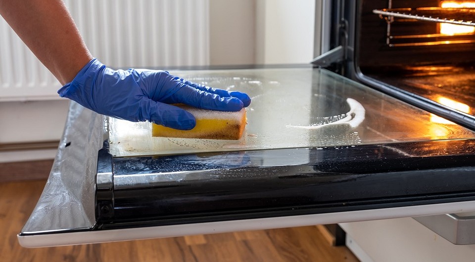 Как отмыть духовку от жира и нагара: полезные советы и 9 народных средств