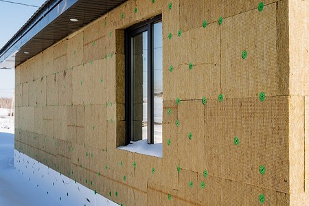 Как утеплить каркасный дом: выбор материалов и пошаговая инструкция