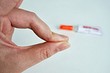 Как отмыть суперклей от рук в домашних условиях: 6 работающих методов и важные советы