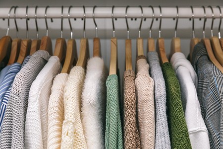 Как навести порядок в шкафу, чтобы не искать вещи часами? 8 полезных советов