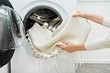 Как постирать плед в стиральной машине и не испортить его: советы для стирки разных материалов