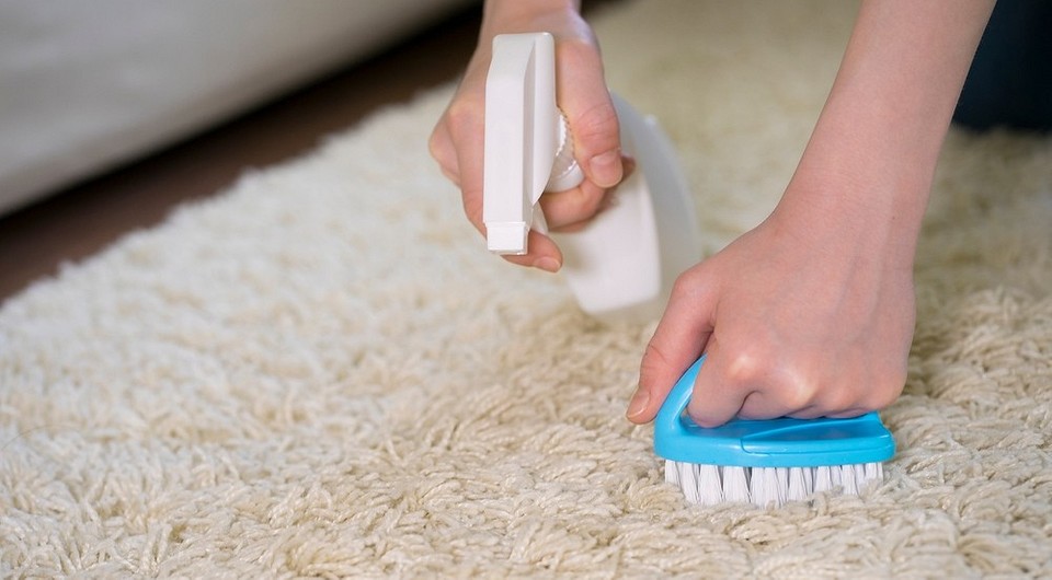 Как почистить ковер от грязи: способы, средства, советы по борьбе с пятнами в домашних условиях