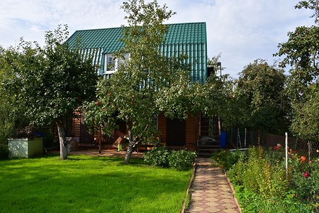 Как подготовить дачу к летнему сезону? 7 важных дел дома и на участке