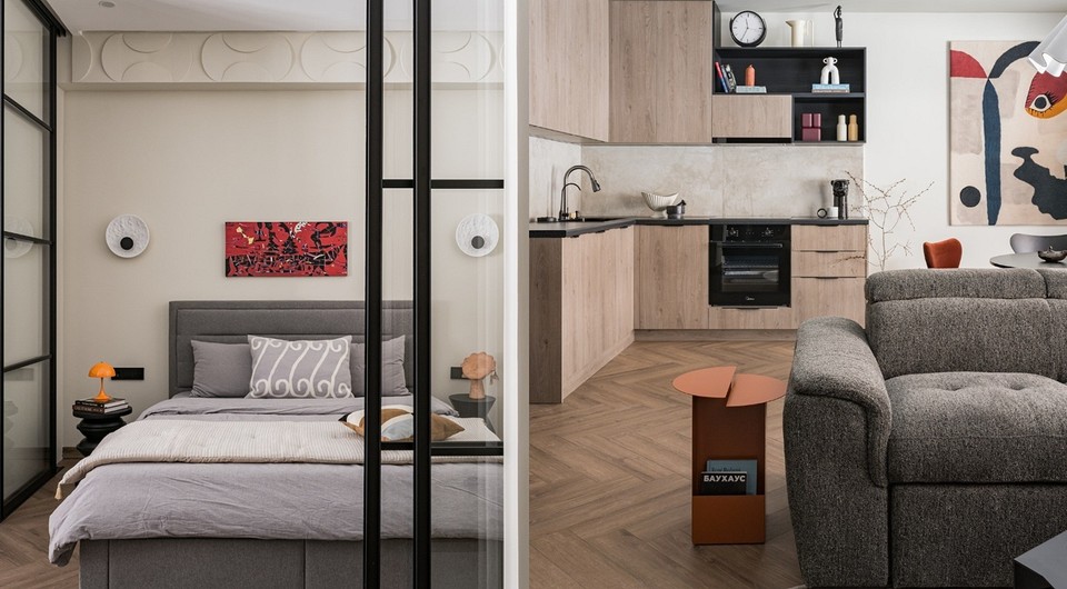 Интерьер-эксперимент: квартира 46 кв. м со спальней за стеклом