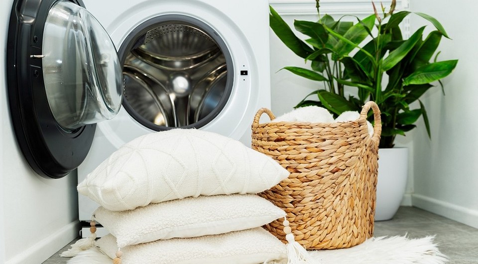 Можно ли стирать подушку в стиральной машине и как это делать правильно: советы и инструкция