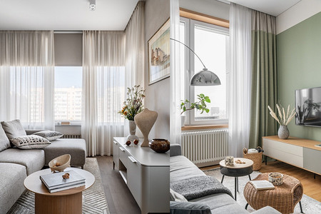 Какие шторы выбирают дизайнеры для гостиной? 6 примеров от профи