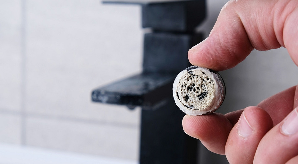 Чем убрать водный камень: покупные средства, домашние методы и важные рекомендации