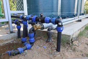 Как соединить ПНД-трубы: правила монтажа водопровода из одного или разных материалов