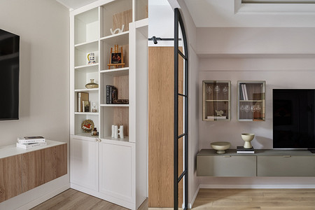 Чем заменить старую мебельную «стенку» в гостиной? 5 идей для хранения от дизайнеров