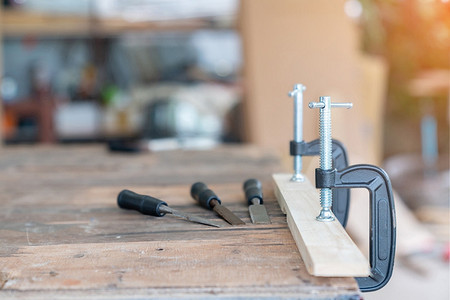 Для чего нужна струбцина: обзор полезного инструмента