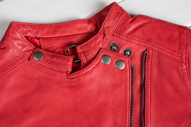 Как разгладить кожаную куртку: 5 способов, которые точно помогут