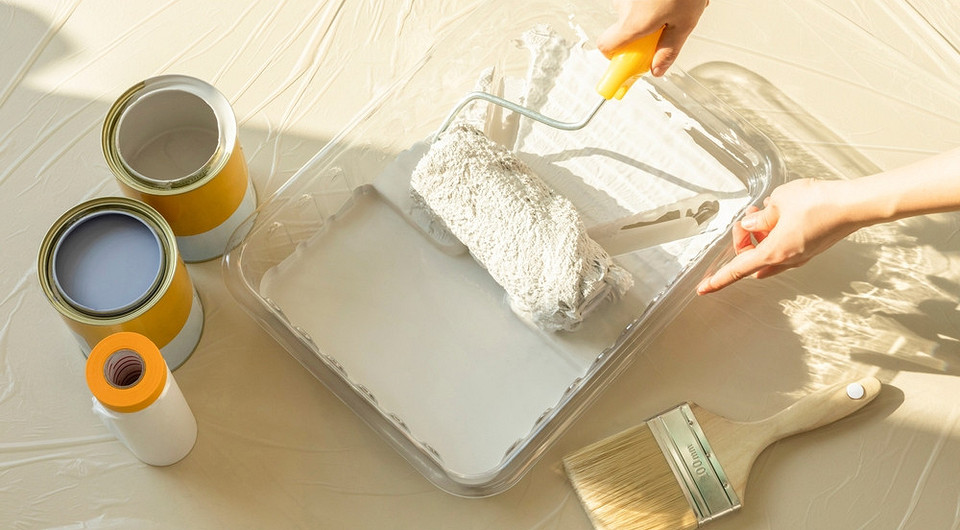 Чем отмыть водоэмульсионную краску: инструкции для разных материалов