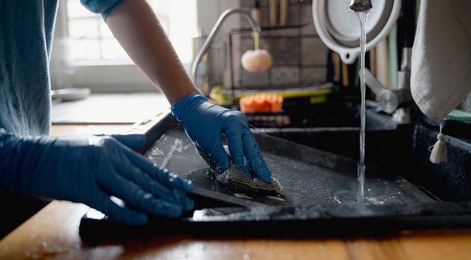 Как отмыть противень: домашние средства и бытовая химия