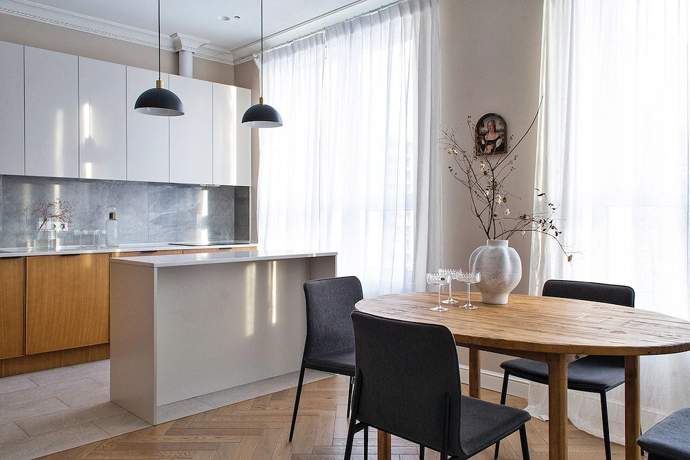 Карнизы для штор-2026: обзор видов, тренды и идеи для разных стилей (85 фото)