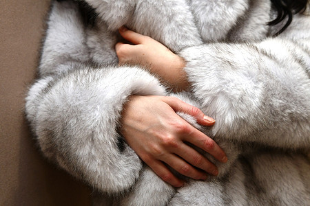 Как ухаживать за шубой из натурального и искусственного меха: правила и советы