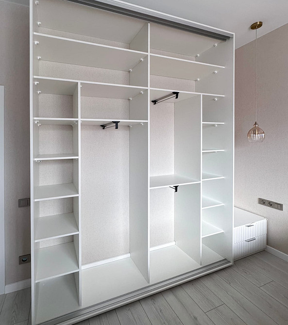 Наполнение шкафа-купе: как спланировать хранение, чтобы поместилось все (54 фото)