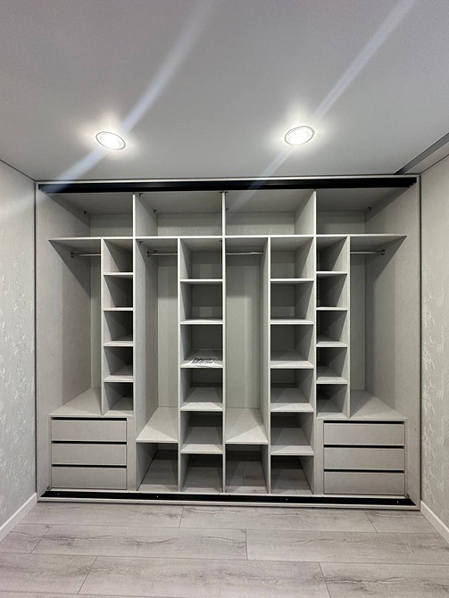 Наполнение шкафа-купе: как спланировать хранение, чтобы поместилось все (54 фото)