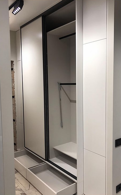 Наполнение шкафа-купе: как спланировать хранение, чтобы поместилось все (54 фото)