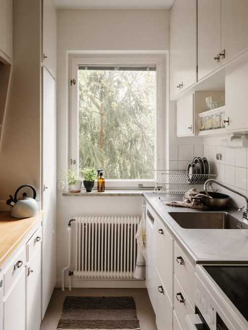 Дизайн интерьера узкой кухни: правила оформления и расстановки мебели (64 фото)