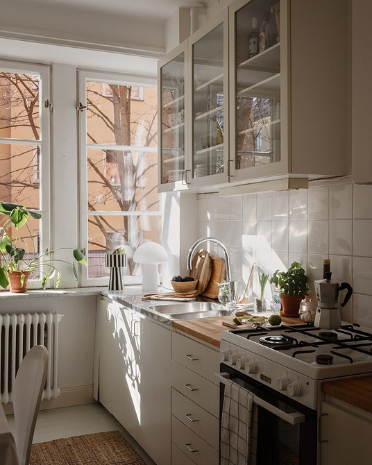 Дизайн интерьера узкой кухни: правила оформления и расстановки мебели (64 фото)