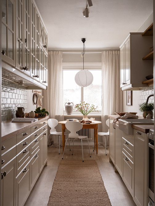 Дизайн интерьера узкой кухни: правила оформления и расстановки мебели (64 фото)
