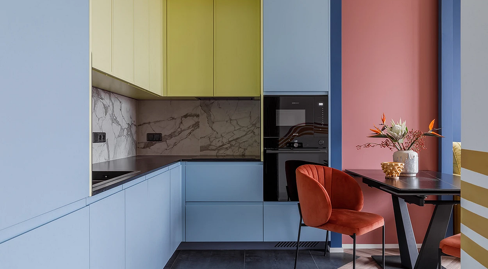 Это красиво: 6 ярких кухонь из российских проектов