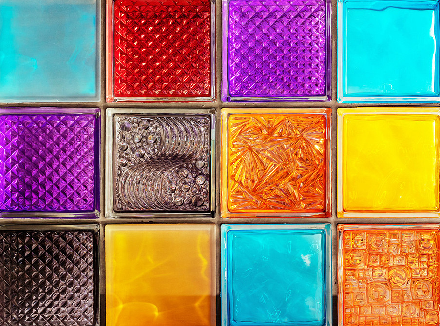 Стеклоблоки в интерьере: плюсы и минусы, варианты применения (93 фото)