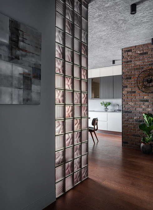 Стеклоблоки в интерьере: плюсы и минусы, варианты применения (93 фото)