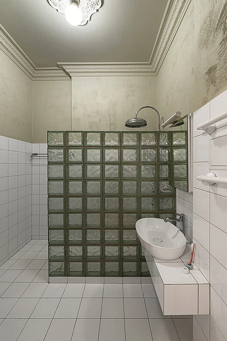 Стеклоблоки в интерьере: плюсы и минусы, варианты применения (93 фото)