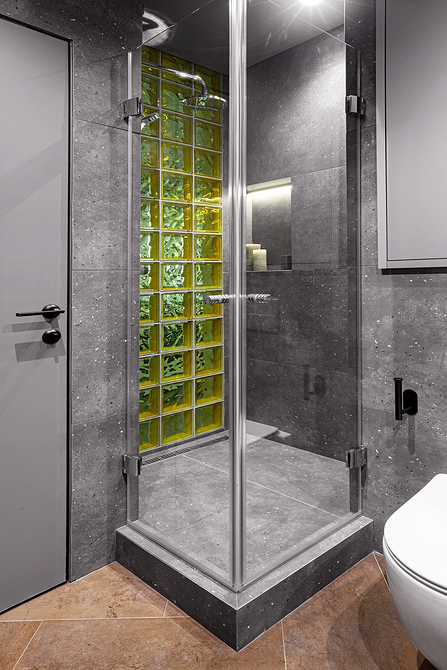 Стеклоблоки в интерьере: плюсы и минусы, варианты применения (93 фото)