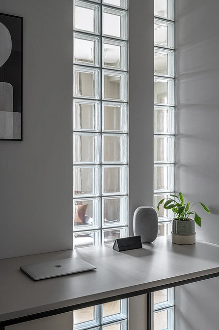 Стеклоблоки в интерьере: плюсы и минусы, варианты применения (93 фото)